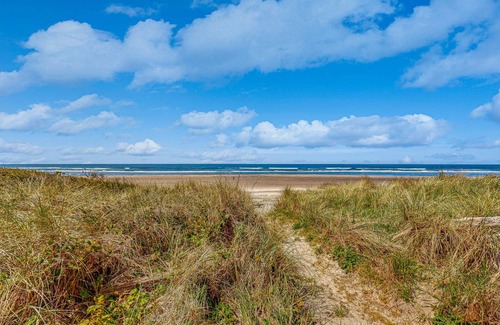 Rockaway Beach Cottage | 94 m² Cabin ∙ 2 bedrooms ∙ 6 guests