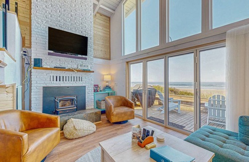 Rockaway Beach Cottage | 94 m² Cabin ∙ 2 bedrooms ∙ 6 guests