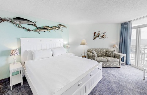 Crescent Beach Condo | 94 m² Condo ∙ 2 bedrooms ∙ 8 guests