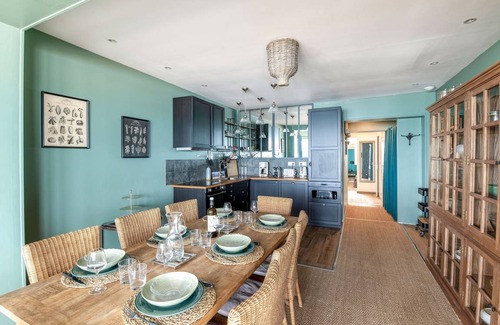 Saint-Regnobert-de-la-Cote-de-Nacre Apartment | 95 m² Apartment ∙ 3 bedrooms ∙ 6 guests