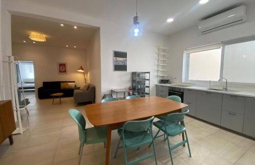 Tower Road Apartment | 95 m² Apartment ∙ 2 bedrooms ∙ 6 guests