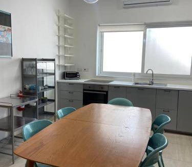 Tower Road Apartment | 95 m² Apartment ∙ 2 bedrooms ∙ 6 guests