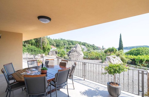 Molunat Apartment | 95 m² Apartment ∙ 2 bedrooms ∙ 4 guests