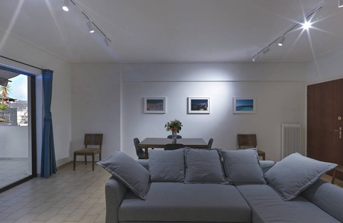 Zografos Apartment | 95 m² Apartment ∙ 2 bedrooms ∙ 6 guests