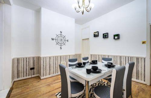Oldham Apartment | 95 m² Apartment ∙ 4 bedrooms ∙ 8 guests