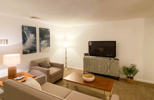 Southend Apartment | 95 m² Apartment ∙ 3 bedrooms ∙ 7 guests