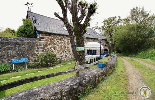 Saint-Donan House | 95 m² Gîte ∙ 2 bedrooms ∙ 4 guests