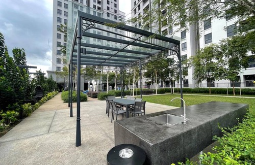 Taman Equine House | 950 m² House ∙ 2 bedrooms ∙ 8 guests