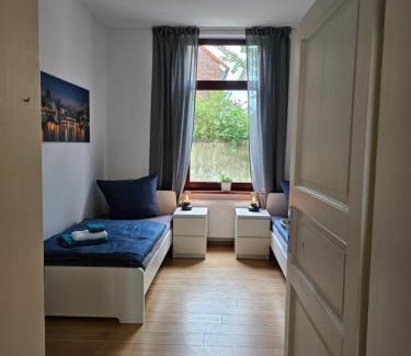 Heppens Apartment | 95qm Erdgeschosswohnung im Villenviertel vollausgestattet mit Kamin, Balkon und Garten - WLAN gratis