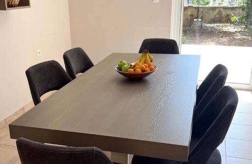 Vouliagmeni Apartment | 96 m² Apartment ∙ 2 bedrooms ∙ 4 guests