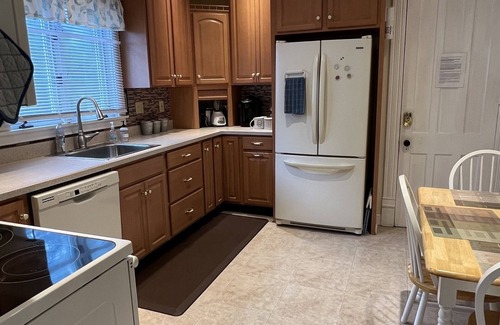 Oneonta Apartment | 96 Spruce - Charming apartment in downtown Oneonta w/hot tub