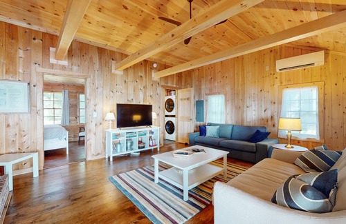 Freeport Cottage | 98 m² Cabin ∙ 1 bedroom ∙ 4 guests