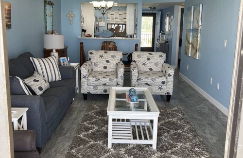 Fort Pierce Shores Condo | 98 m² Condo ∙ 2 bedrooms ∙ 4 guests