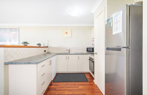 Broadwater House | 98 Steps to the Beach – 2BR Coastal Getaway