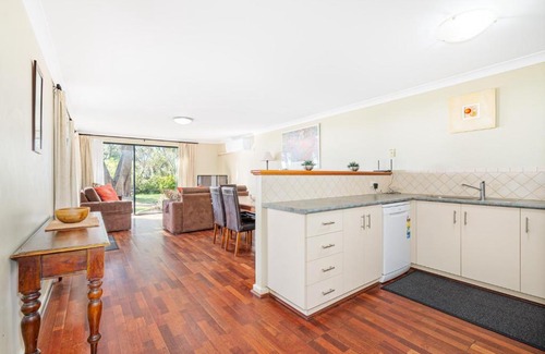 Broadwater Apartment | 98 Steps to the Beach - Unit 9 at Cape View Resort