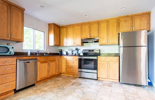 Rainier Valley House | 9852 Entire · Panoramic Lake View 3800+ sqft House in Oasis