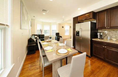 Neponset - Port Norfolk Apartment | 988 - 2 4BR Boston Cozy Getaway near Geneva Cliffs