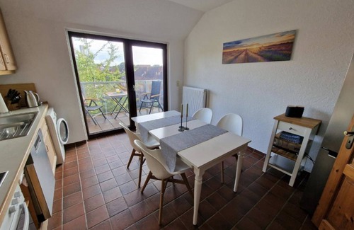 Heppens Apartment | 98qm Wohnung im Villenviertel - Voll Ausgestattet mit Balkon und Kamin + Wlan