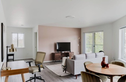 University District Apartment | 99 m² Apartment ∙ 2 bedrooms ∙ 4 guests