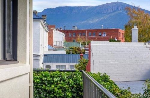 Battery Point Apartment | 99 m² Apartment ∙ 2 bedrooms ∙ 4 guests