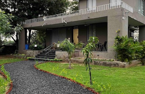 Sanand Villa | 9999 m² Villa ∙ 3 bedrooms ∙ 10 guests