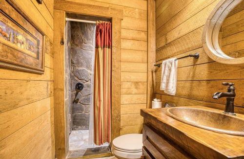 Mineral Bluff House | 9BDRM Toccoa River Estate with Pool and Games