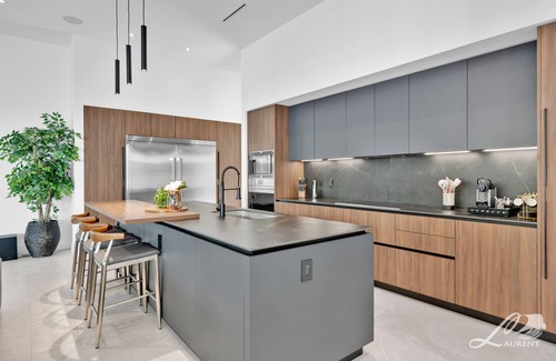 North Miami Beach House | 9BR Opulent Villa Emerald