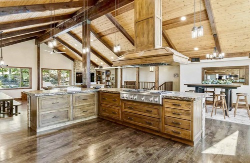 Round Hill Village House | 9BR Tahoe Villa, Hot Tub-Sauna-Gym-Game Room LX33