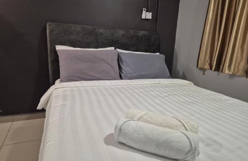 Si Rusa Apartment | 9pax GFloor 2R2B DOORSTEP TO BEACH, WATERSPORT, BBQ Set, Pool, Wifi, 50"TV