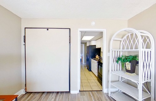 Myrtle Beach Condo | 9th Floor Oceanfront Dog & Snowbird Friendly Retreat WiFi, Shared Pool/Hot Tub