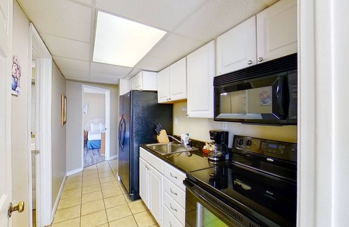 Myrtle Beach Condo | 9th Floor Oceanfront Dog & Snowbird Friendly Retreat WiFi, Shared Pool/Hot Tub