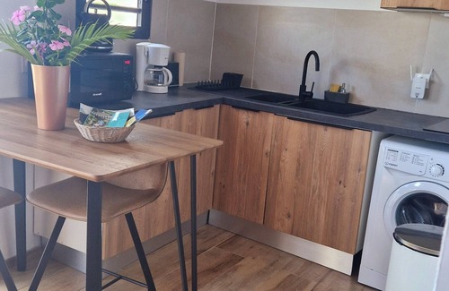 Montvert-les Bas Apartment | A 15 Minutes du Centre de Saint Pierre, S'adapte aux Couples et aux Familles!