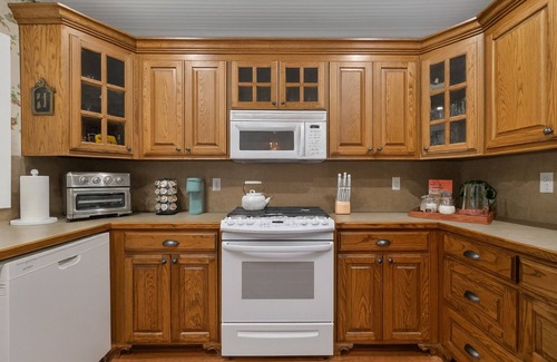Tyler House | A 1921 Craftsman with Charm in Tyler!
