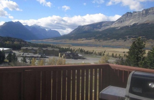 St. Mary Cottage | A 2 bedroom Cottage with breathtaking views of Glacier National Park