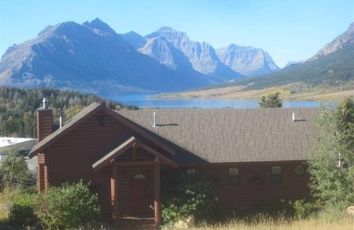 St. Mary Cottage | A 2 bedroom Cottage with breathtaking views of Glacier National Park