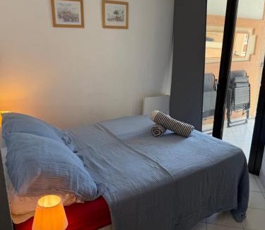 Cannes La Bocca Apartment | a 2 minutes de la plage vue mer et piscine