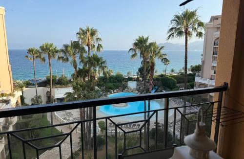 Cannes La Bocca Apartment | a 2 minutes de la plage vue mer et piscine