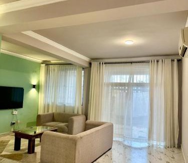 Oyster Bay House | A 3-Bedroom Duplex For Sharing