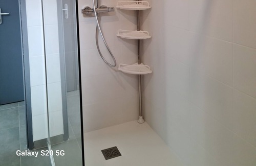 Bleneau Apartment | A 300m du Centre Ville! Appartement en RDC de 70m² Entièrement Rénové