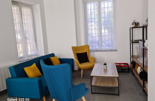 Bleneau Apartment | A 300m du Centre Ville! Appartement en RDC de 70m² Entièrement Rénové