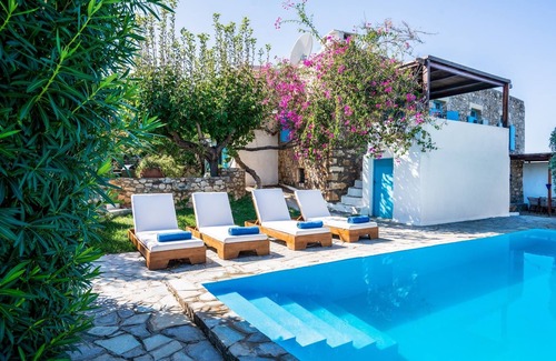 Roumeli House | A 3bedroom country house, with pool close to beach