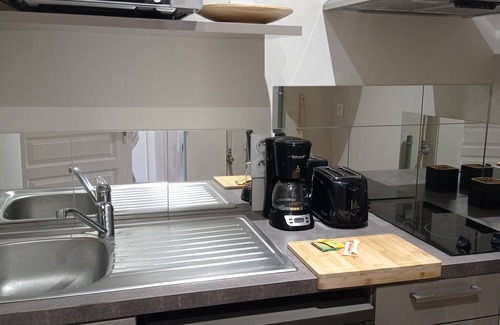 Dijon Apartment | A 5 MN A Pied DE Place Darcy, Cozy 1 Piece Dans Belle Villa ART Deco, VUE Jardin