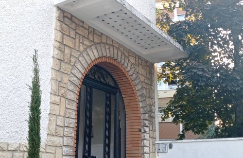 Dijon Apartment | A 5 MN A Pied DE Place Darcy, Cozy 1 Piece Dans Belle Villa ART Deco, VUE Jardin