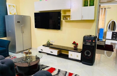 Dar es Salaam Apartment | A 5 star classic cozy 3BR villa,5 minutes away from the beach .