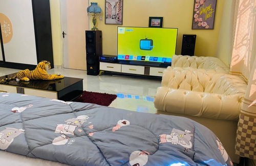 Dar es Salaam Apartment | A 5 star classic cozy 3BR villa,5 minutes away from the beach .