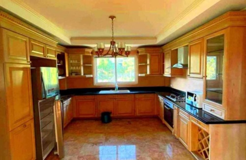 Tagaytay House | A 700 sq meter property. Serene 6-bedroom house with AC in Tagaytay City