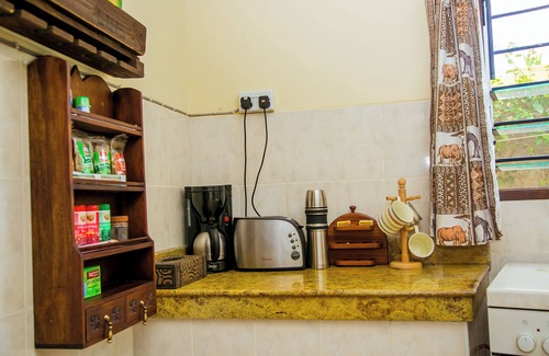 Galu Cottage | A 8-10min walk to the beach cottage with a private pool, free wifi.