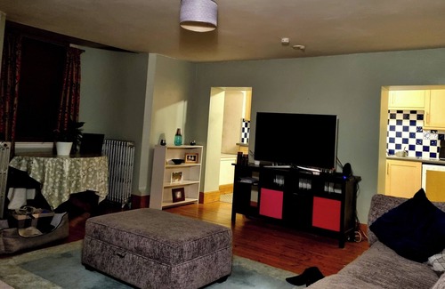 Carmarthen Apartment | A Basement Apartment