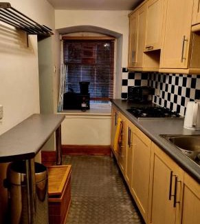 Carmarthen Apartment | A Basement Apartment