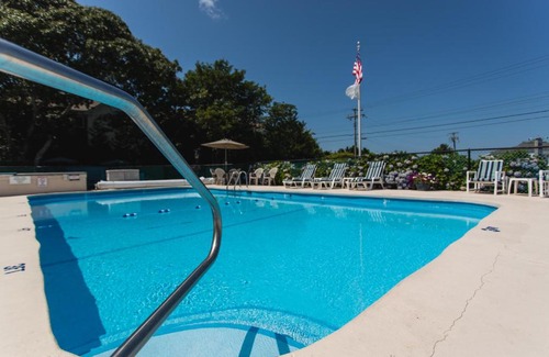 West Harwich Hotel | A Beach Breeze Inn